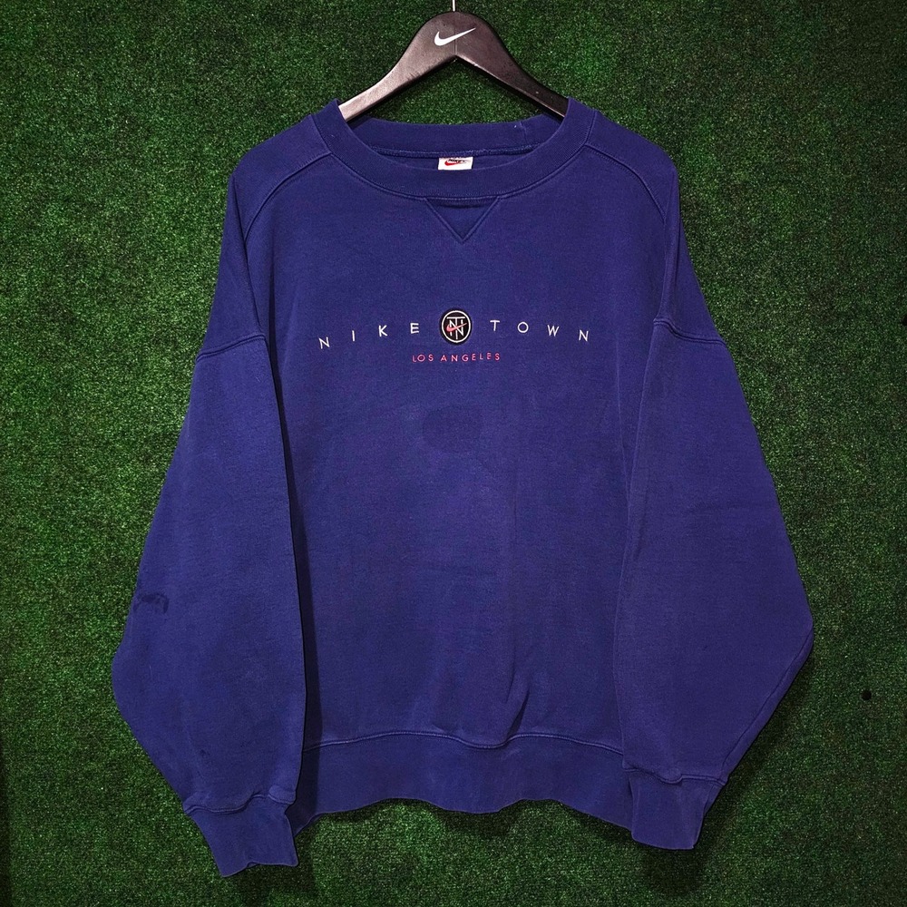 Vintage 90s Nike NIKETOWN Los Angeles Pullover center swoosh Crewneck